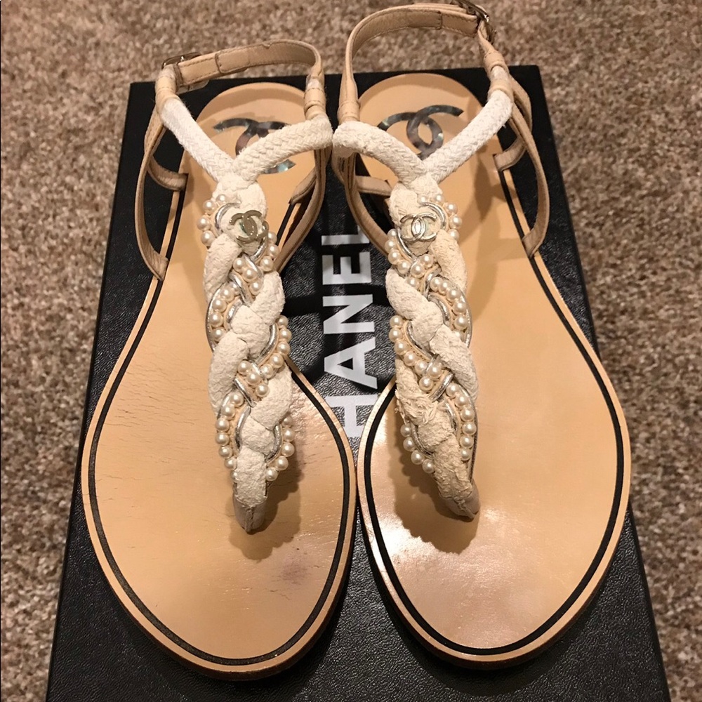 100% Auth Chanel Beige Pearl CC Thong Sandal 38 8